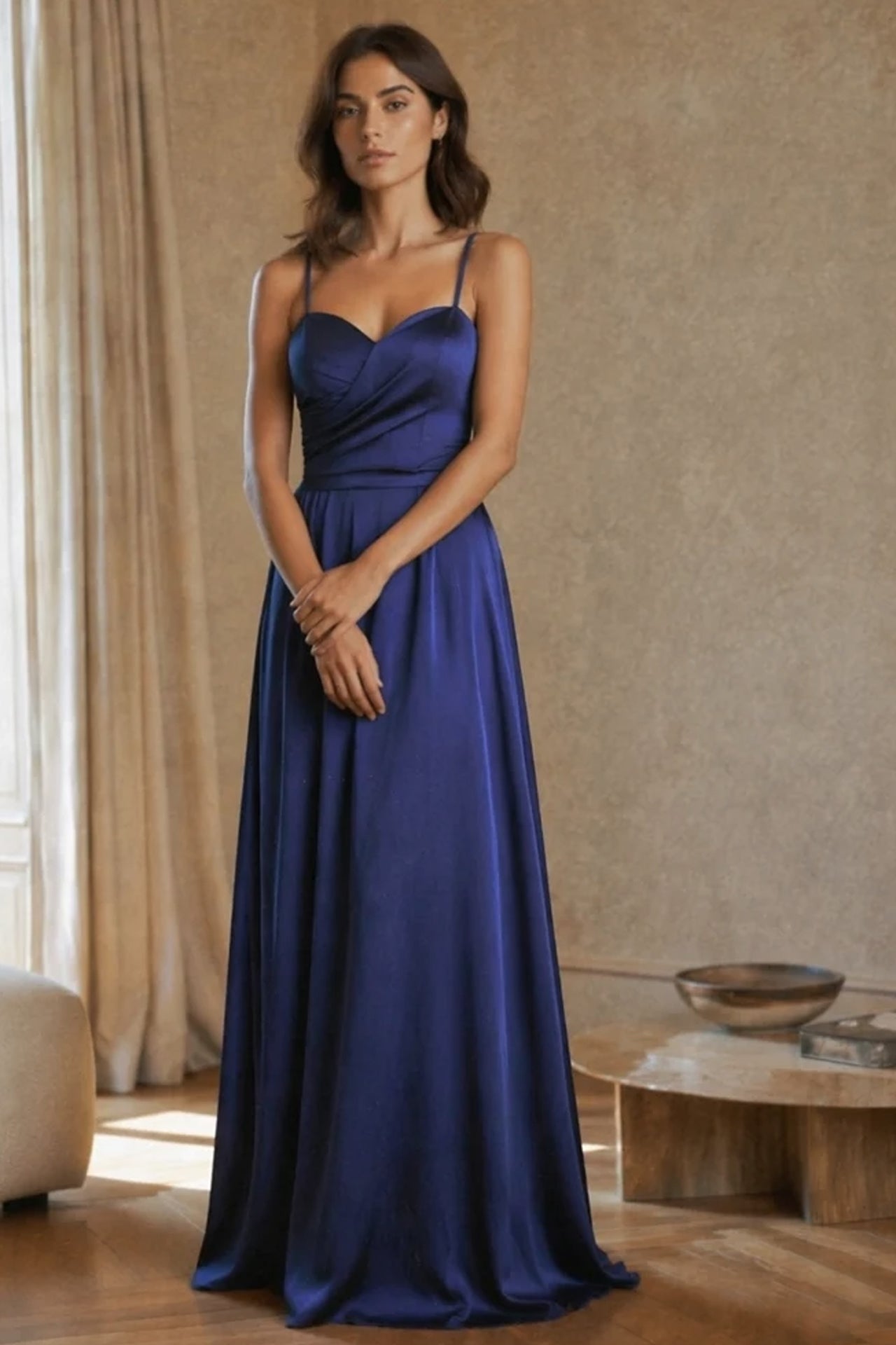 Abito Lungo a Spalline in Satin con Busto a Cuore - Eleganza per Matrimoni e Serate Speciali