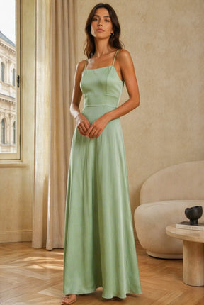 Abito Lungo in Satin con Spalline Sottili e Schiena a Croce - Eleganza per Matrimoni e Serate