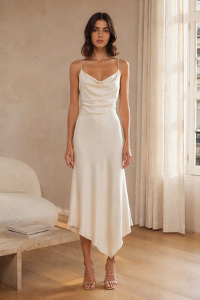 Abito Midi in Satin con Scollatura a Collo d'Anatra e Spalline - Eleganza Asimmetrica per Serate