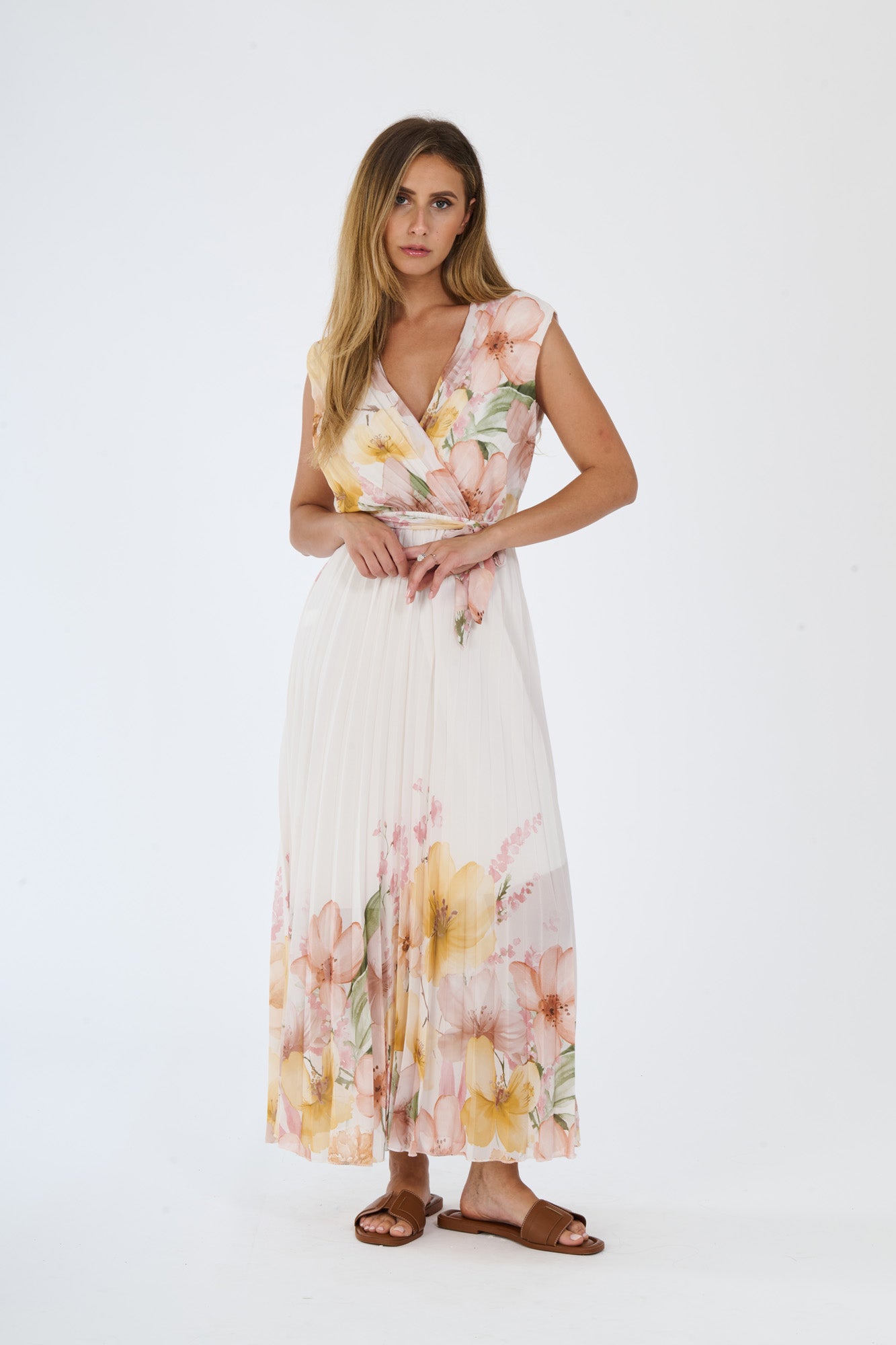 Abito a fiori Giallo, stile fluido con scollatura a V, senza maniche e fascia decorativa alla vita