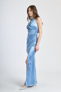 Abito azzurro da sera con scollo a halter e fessura laterale