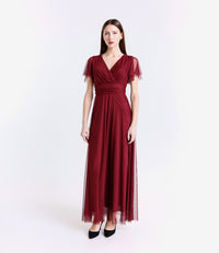 Abito bordeaux con maniche corte, colore intenso e accattivante