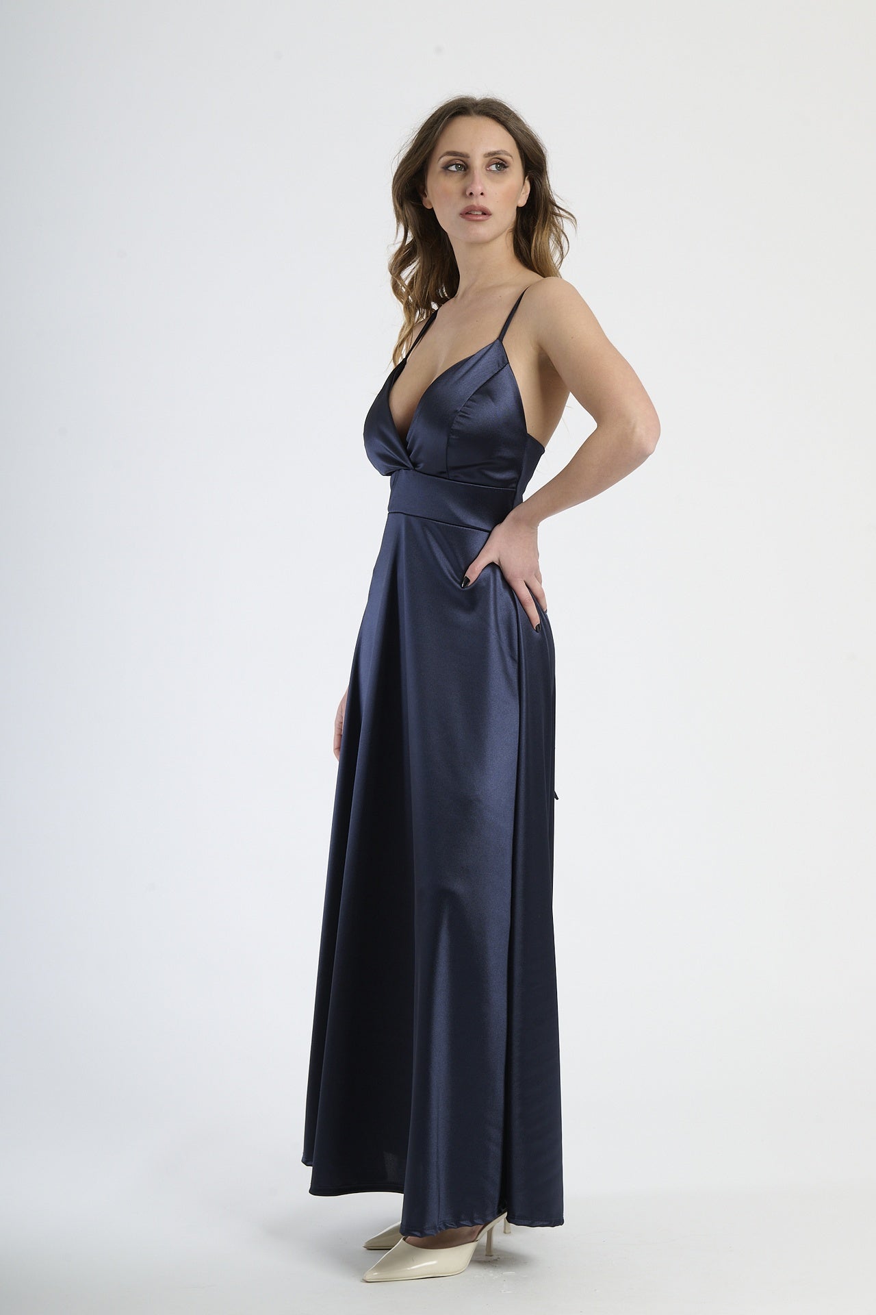 Abito da cerimonia navy, perfetto per un look eterno ed elegante.