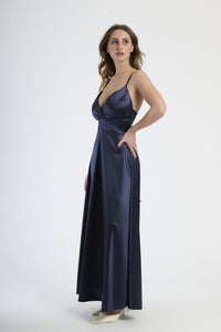 Abito da cerimonia navy, perfetto per un look eterno ed elegante.