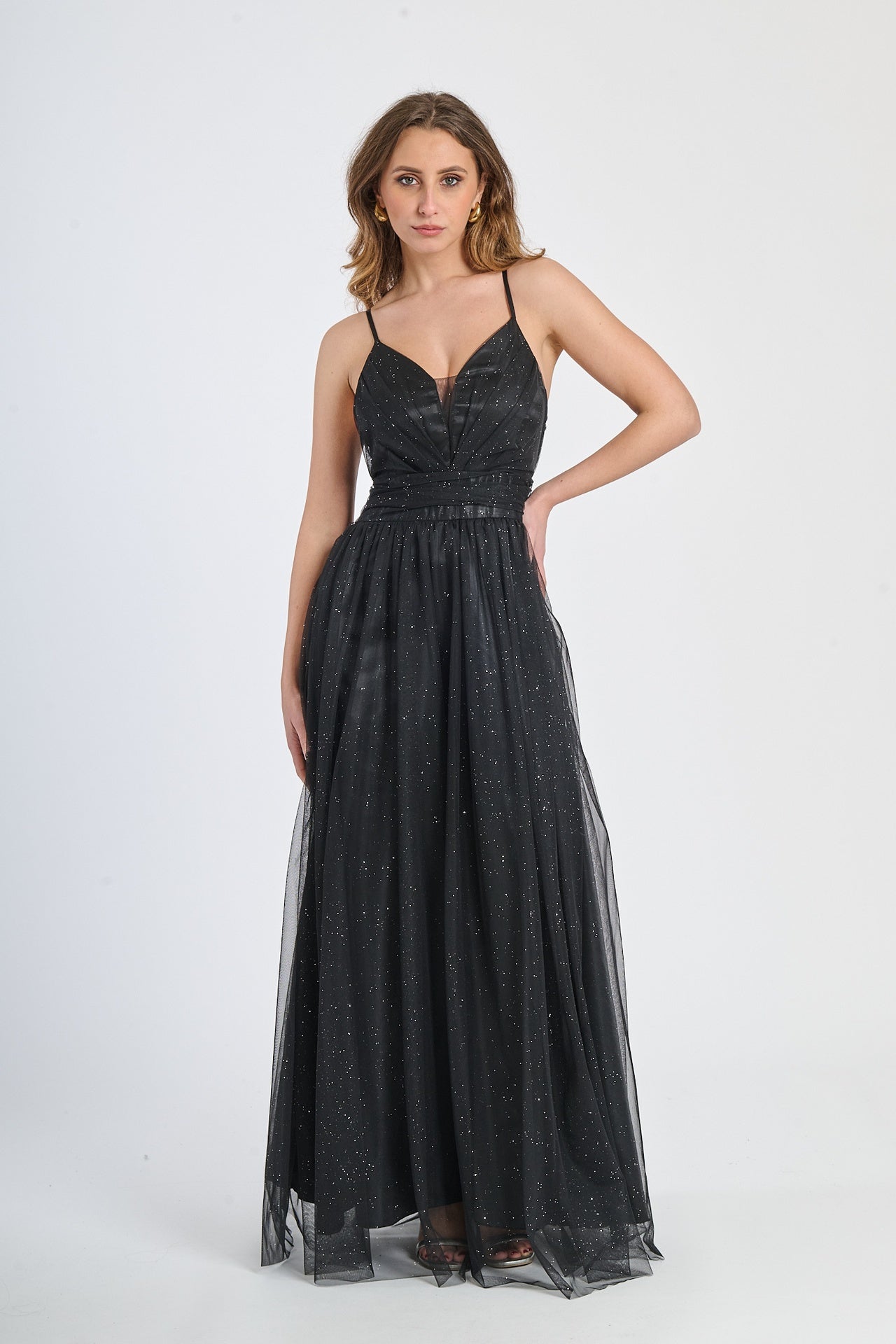 Abito da cerimonia nero in tulle trasparente, design drammatico