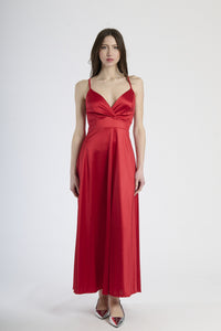 Abito da cerimonia rosso, perfetto per un look sexy e prestigioso.