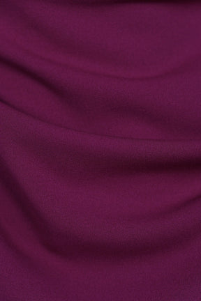 Abito da donna ciliegio, senza maniche, midi, nodo sul petto, estetica dolce ed elegante.