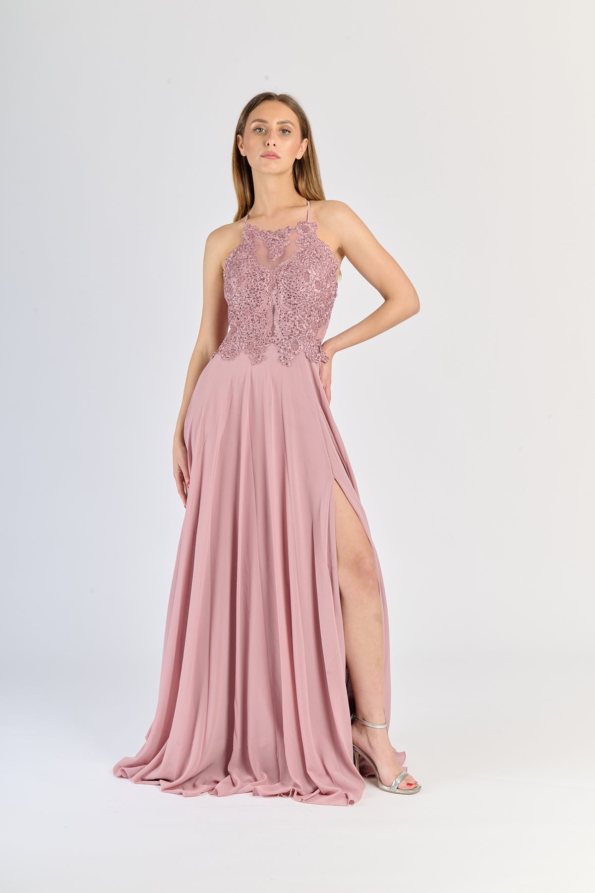 Abito da sera Rosa Antico con pizzo sul busto e gonna fluida, slittino elegante