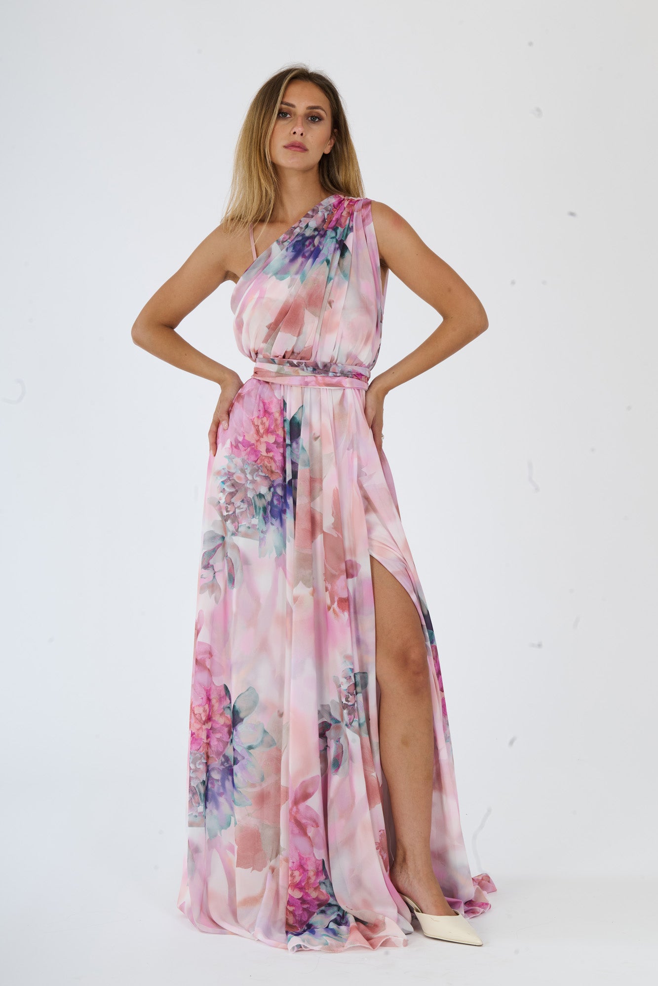 Abito elegante Rosa Antico con design a spalla unica, fascia vita e apertura leggera