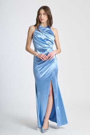 Abito elegante azzurro in raso, scollo a collo alto e falda con fessura