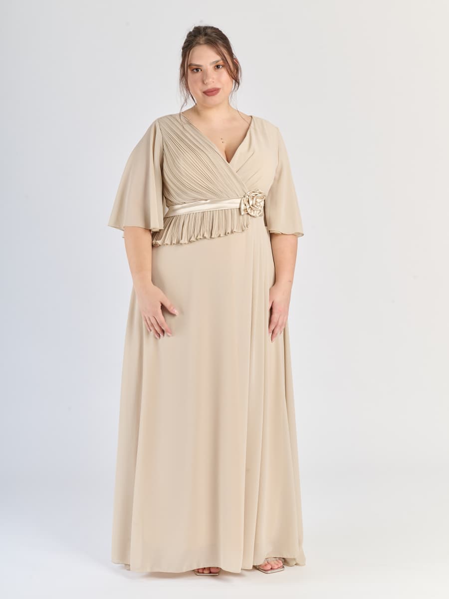 Abito elegante beige per eventi, con design avvolgente e fiocco