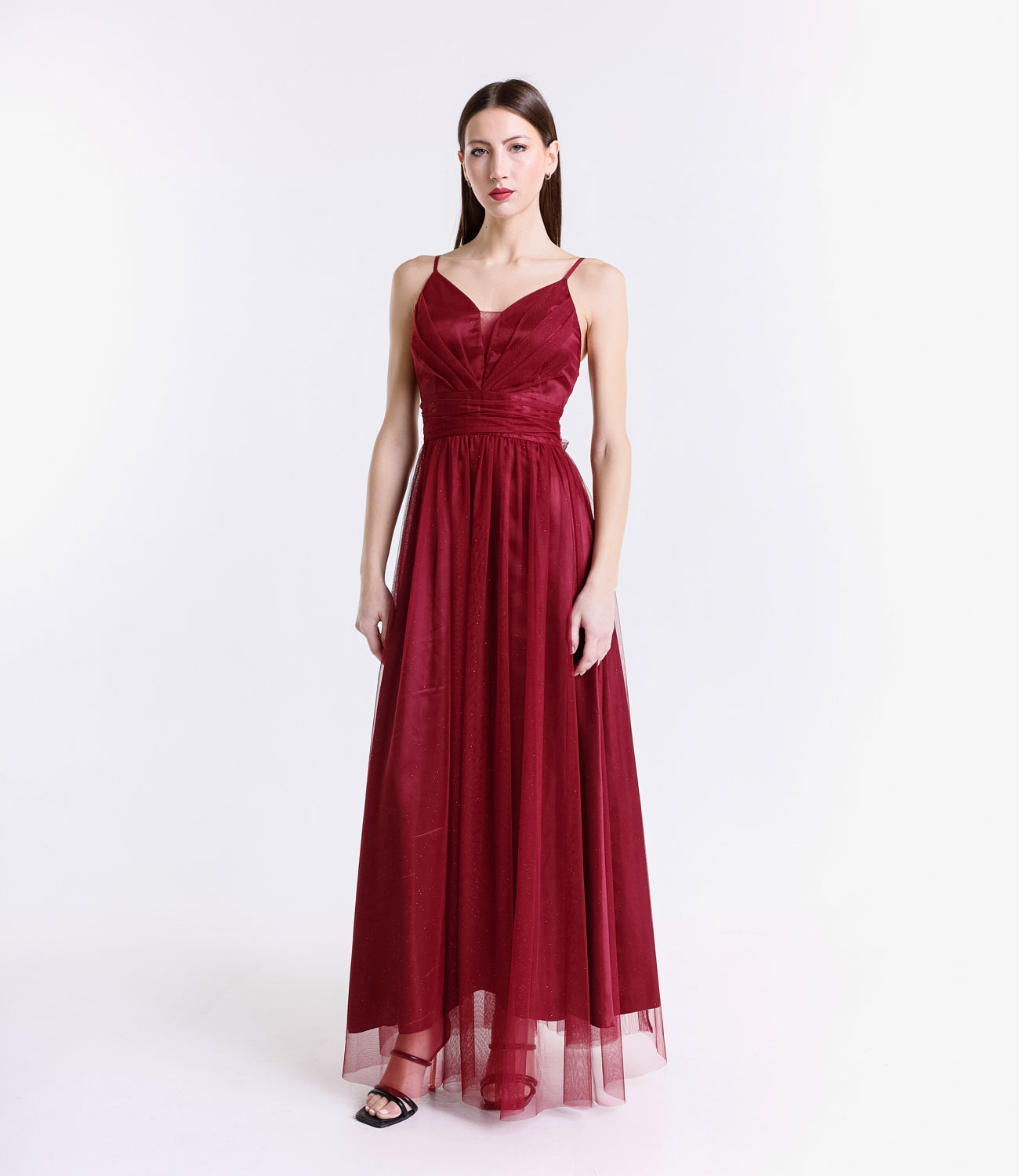 Abito lungo bordo in tulle passionale, spalline sottili e scollo a V