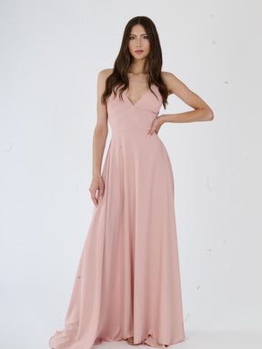 Abito lungo rosa romantico con scollo a V, ideale per eventi estivi.
