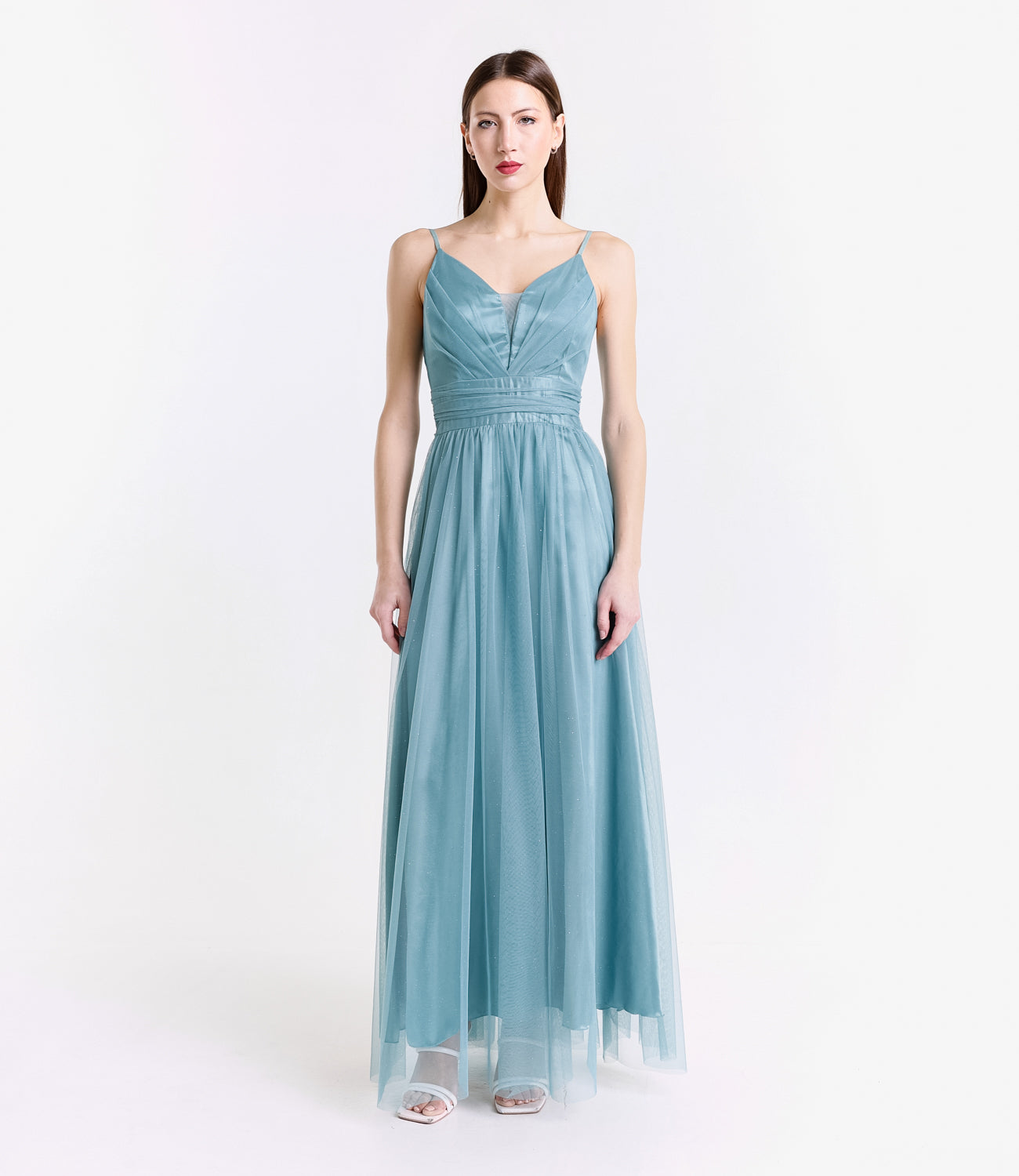 Abito lungo salvia in tulle sobrio, spalline sottili e scollo a V