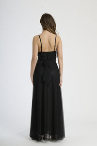 Abito nero fluido, taglio elegante, per eventi notturni