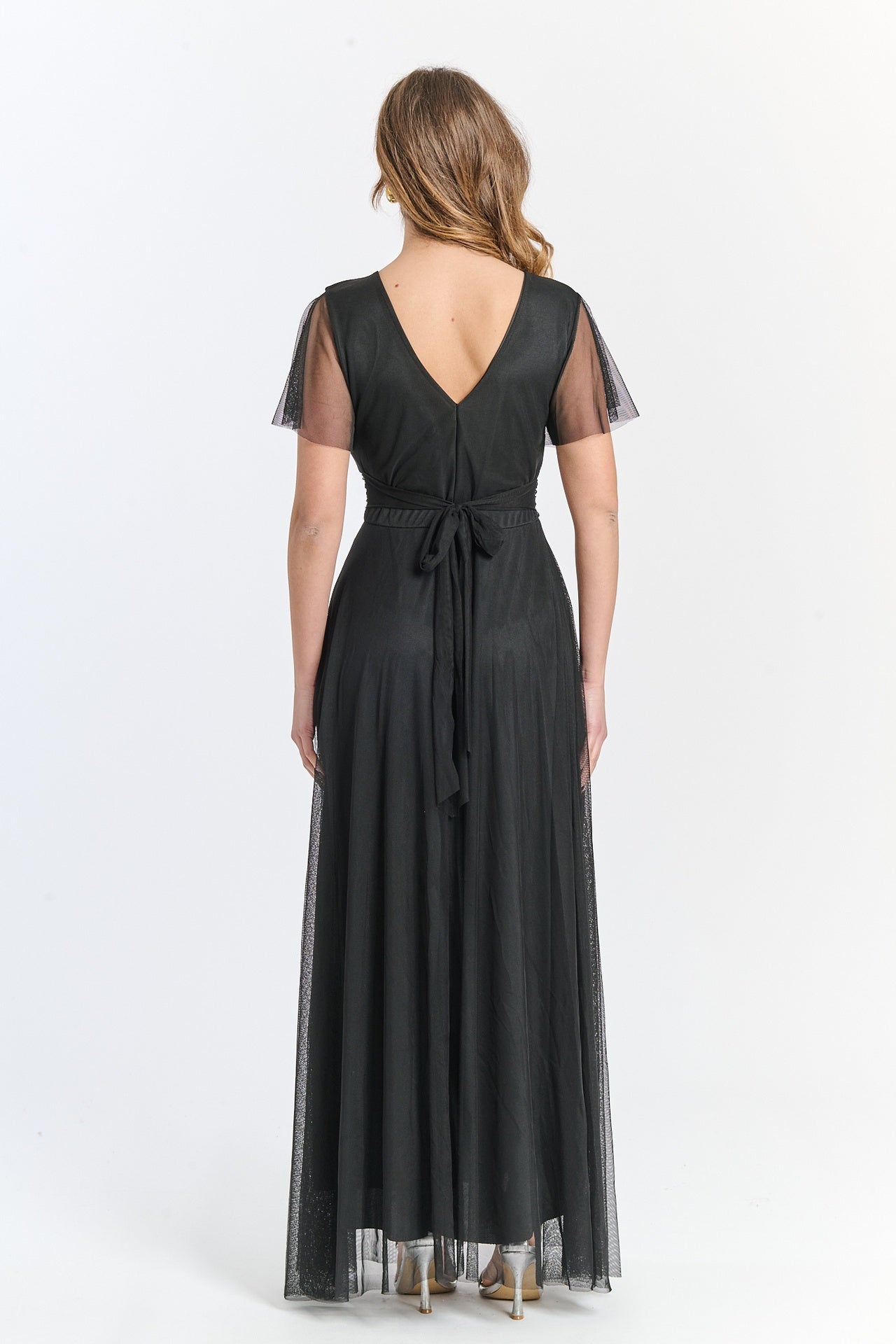 Abito nero laccio vita, tulle trasparente, design elegante, per occasioni formali