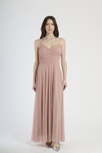 Abito rosa antico trasparente, maxi dress, atmosfera affascinante