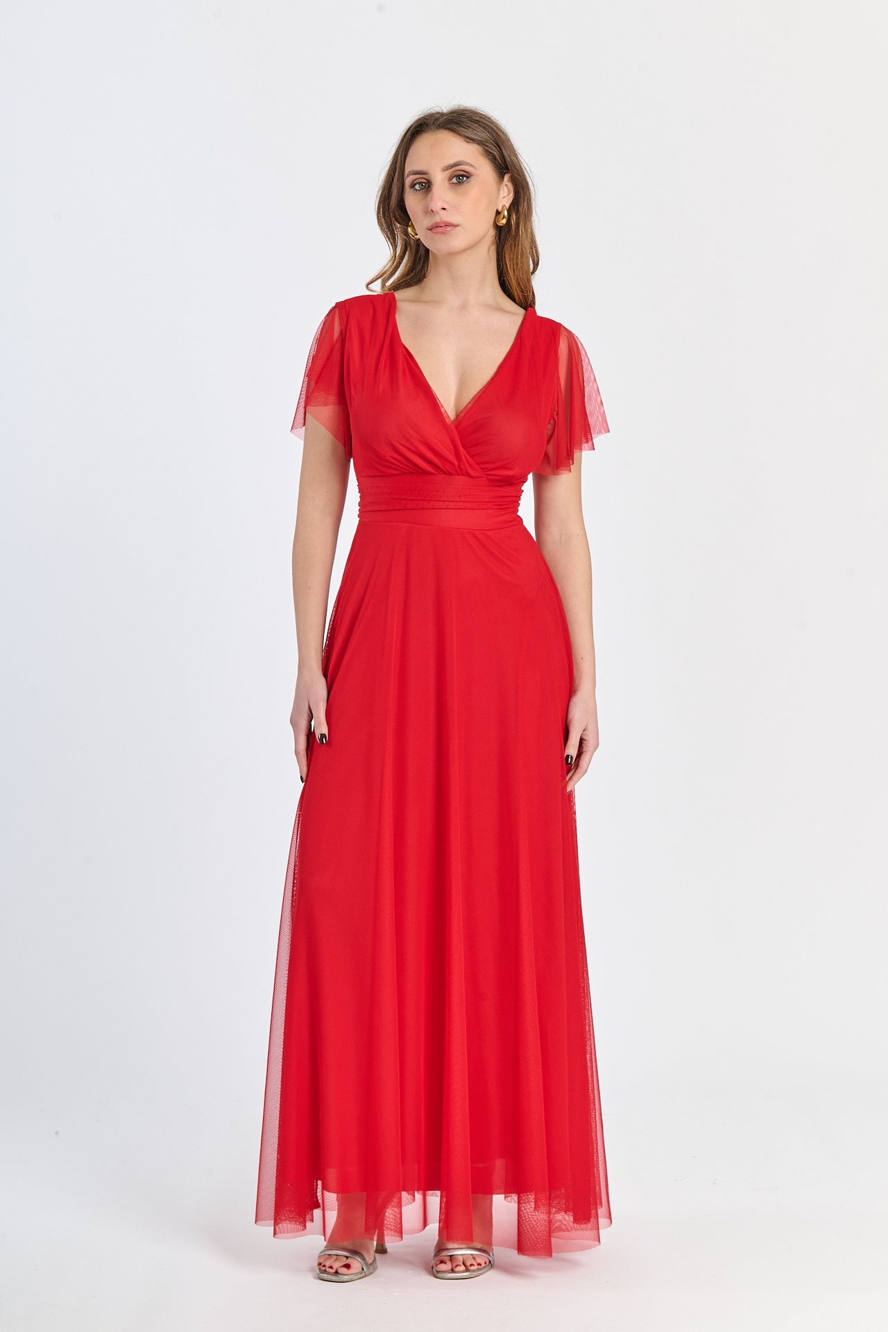 Abito rosso in tulle, scollo a V, maniche chiffon, stile passionale