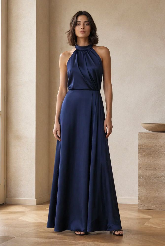Abito lungo elegante con scollo a collo alto, senza maniche, in raso fluido, per cerimonie e occasioni speciali（副本）