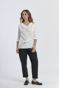 Blusa bianca conlinea avvolgente e dettagli sartoriali, elegante e senza tempo