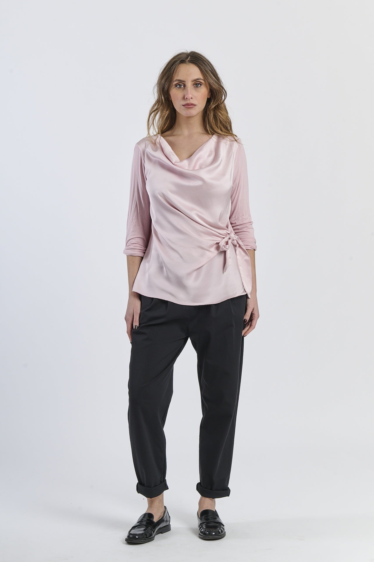 Blusa rosa antico concollo a drappaggio e maniche a 3/4, stile vintage e romantico