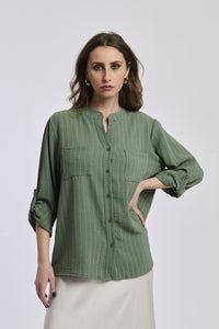Camicia militare con bottoni metallici, taglio oversize, ideale per l’avventura