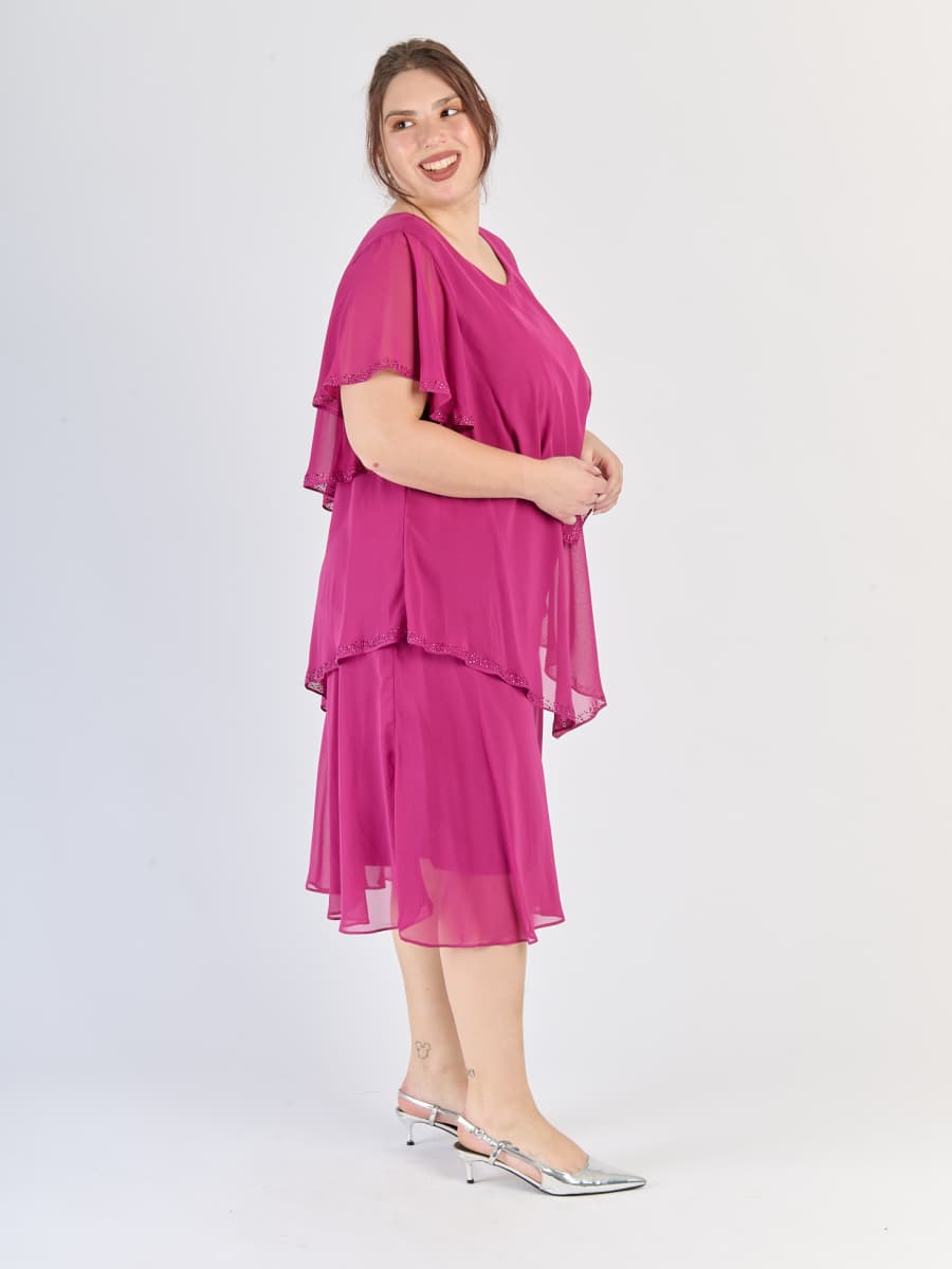 Ciliegio dress con tre livelli distinti, maniche trasparenti e colore passionale