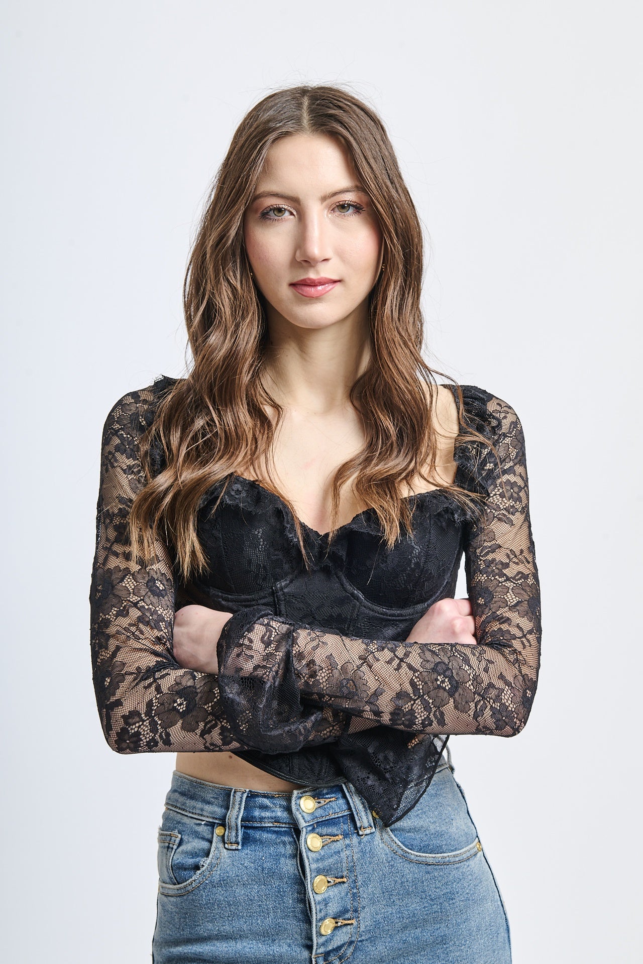 Combinazione grigia: felpa e pantaloni, design sobrio, per tempo libero