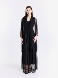 Completo abito lungo nero in tulle con mantello trasparente, eleganza senza tempo