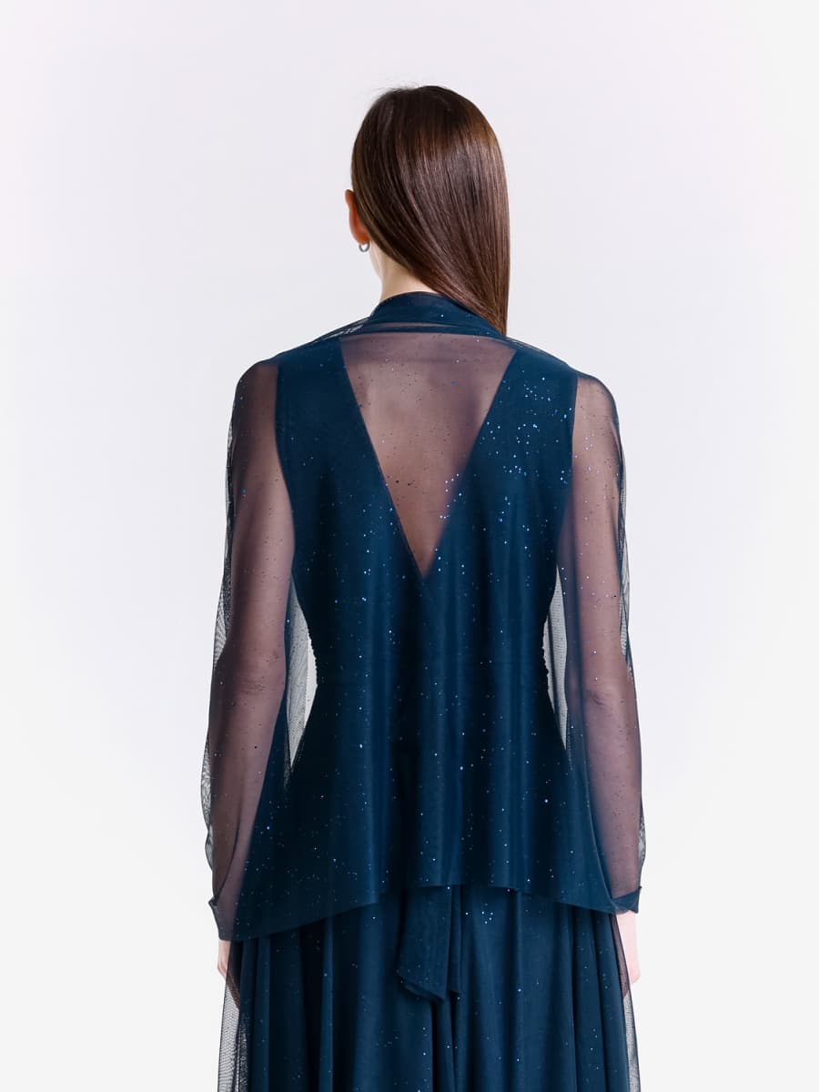 Completo da cerimonia navy, tulle traslucido per abito e coprispalle