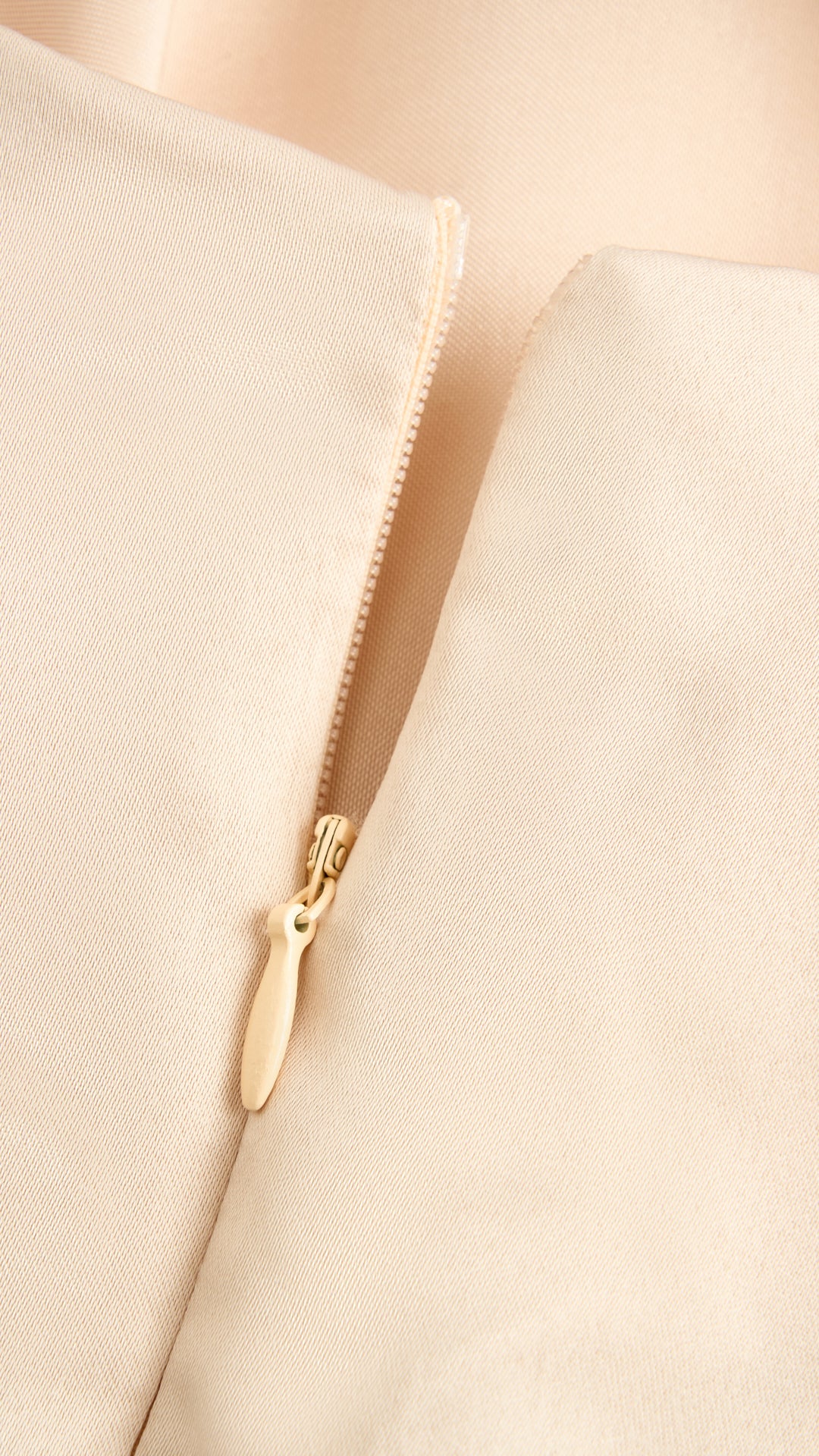 Elegant Long Satin Dress with Thin Straps – “Estella”
