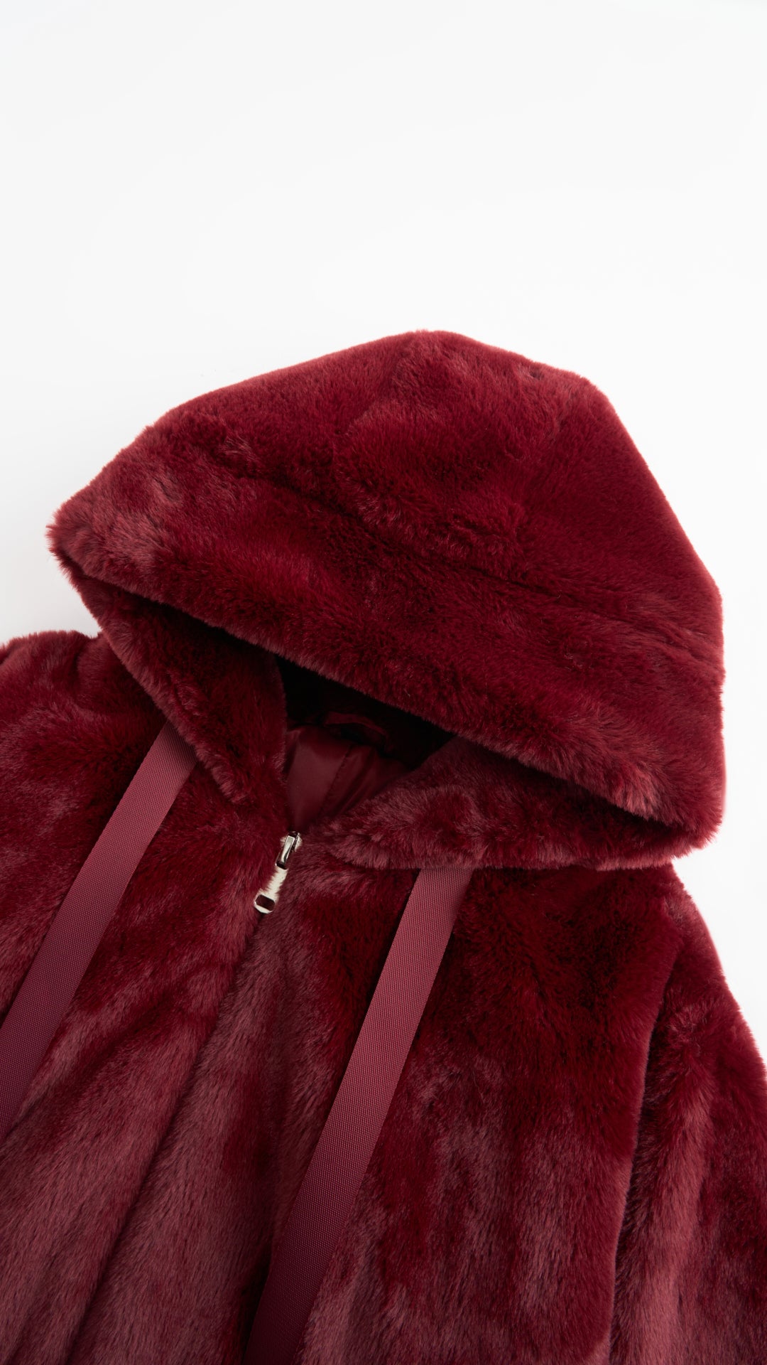Giacca con cappuccio in peluche sintetica con zip e coulisse
