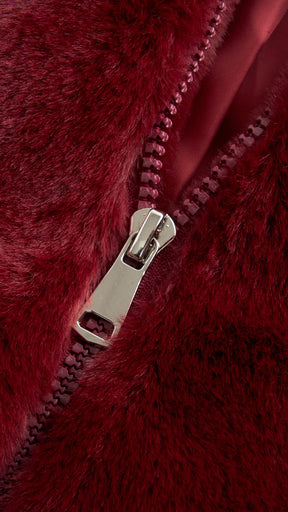 Giacca con cappuccio in peluche sintetica con zip e coulisse