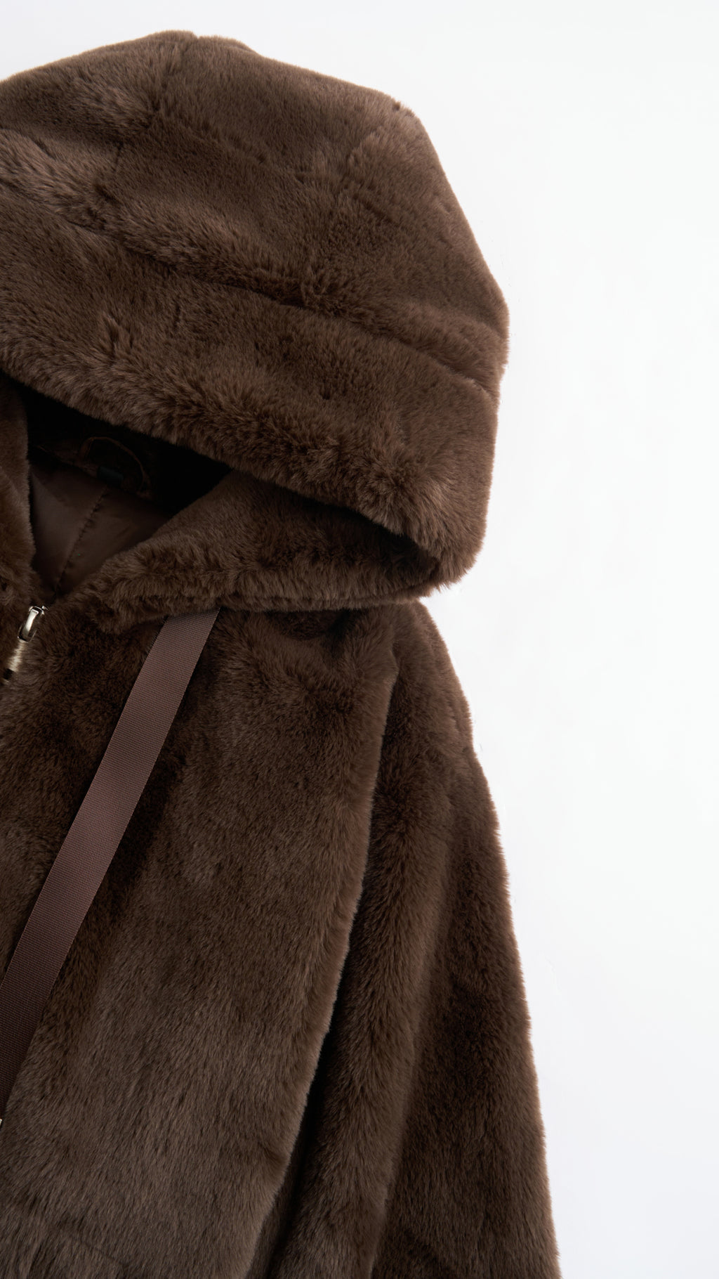 Giacca con cappuccio in peluche sintetica con zip e coulisse