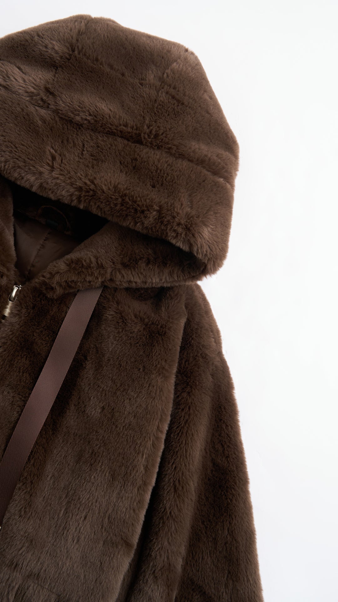 Giacca con cappuccio in peluche sintetica con zip e coulisse