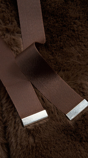 Giacca con cappuccio in peluche sintetica con zip e coulisse