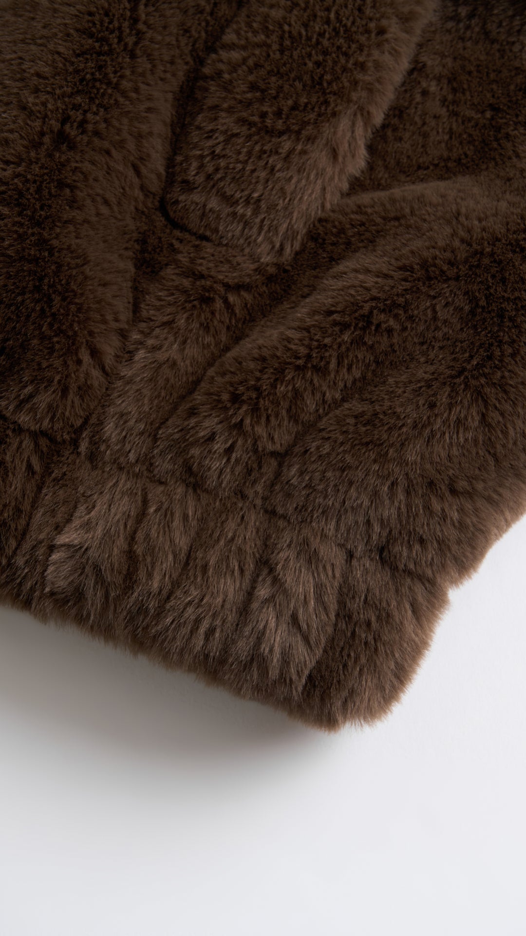 Giacca con cappuccio in peluche sintetica con zip e coulisse