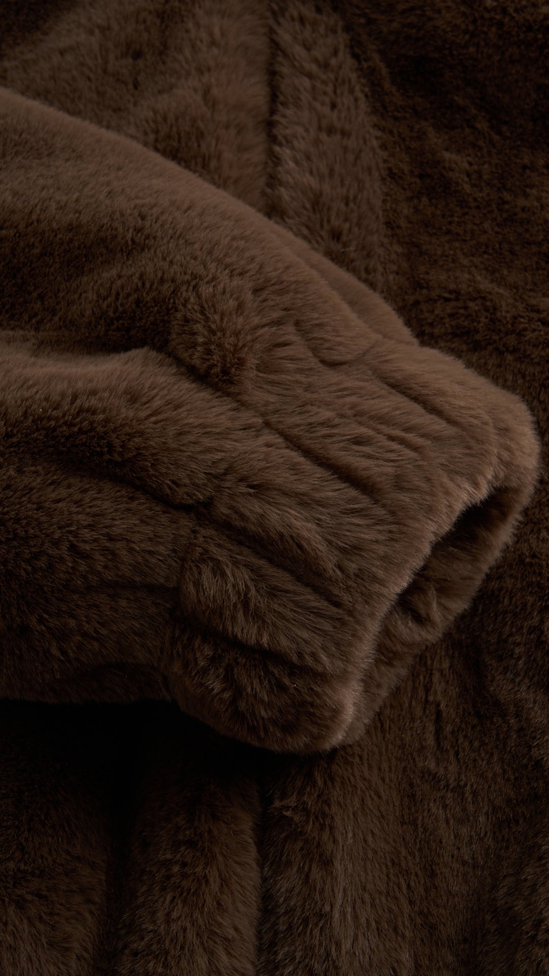 Giacca con cappuccio in peluche sintetica con zip e coulisse