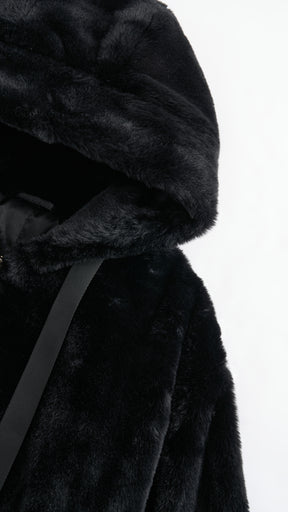Giacca con cappuccio in peluche sintetica con zip e coulisse