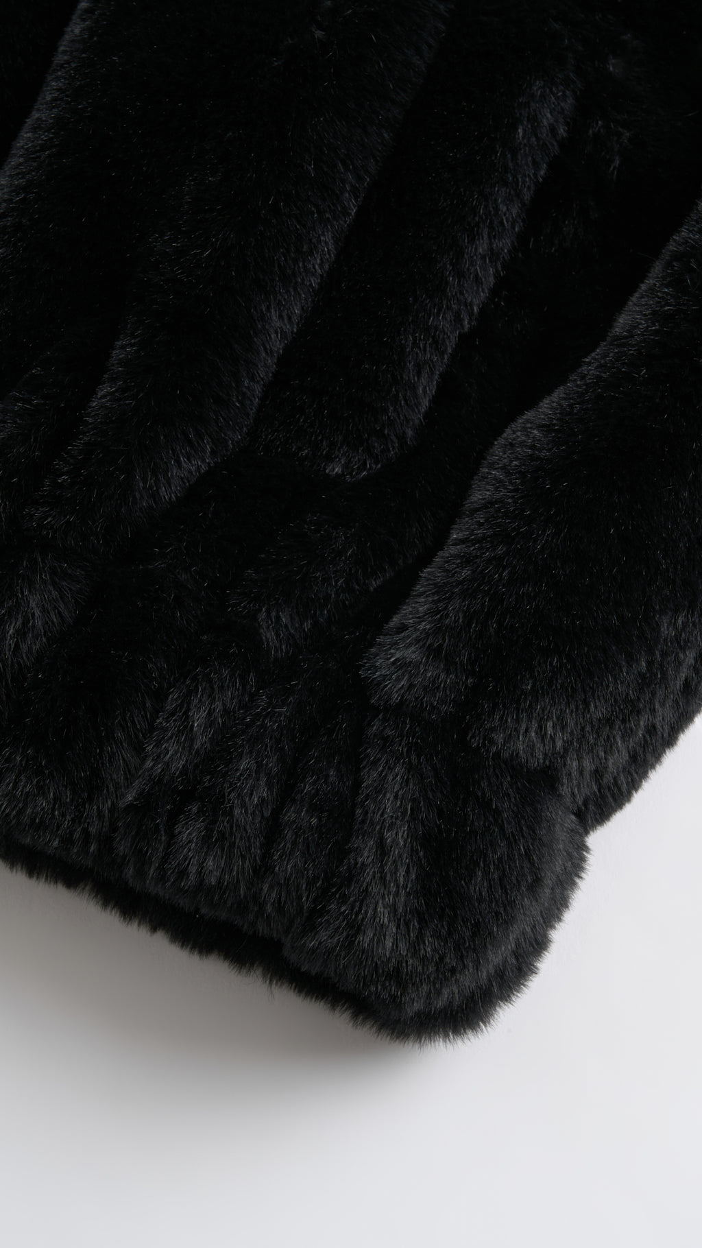 Giacca con cappuccio in peluche sintetica con zip e coulisse