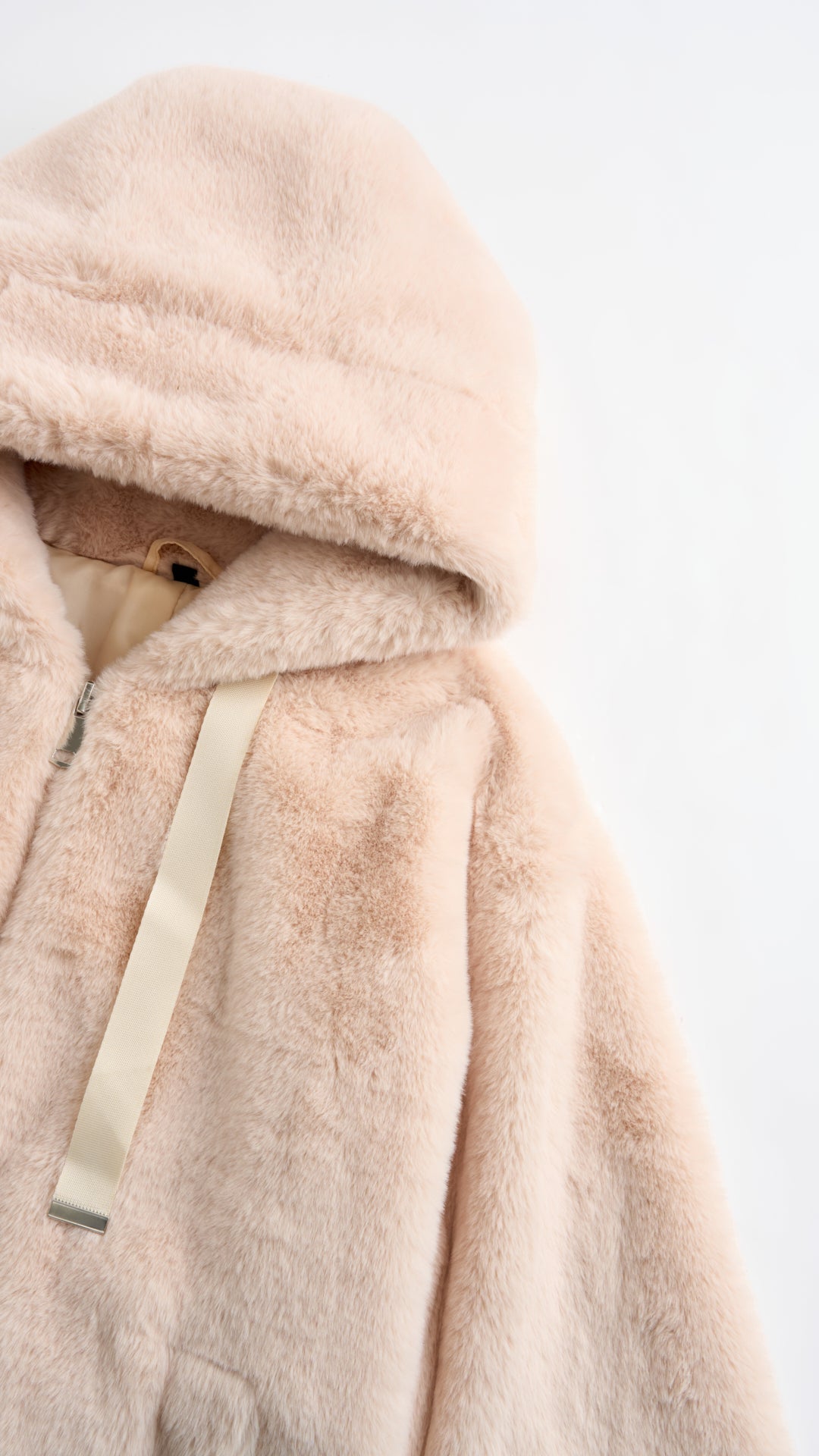 Giacca con cappuccio in peluche sintetica con zip e coulisse