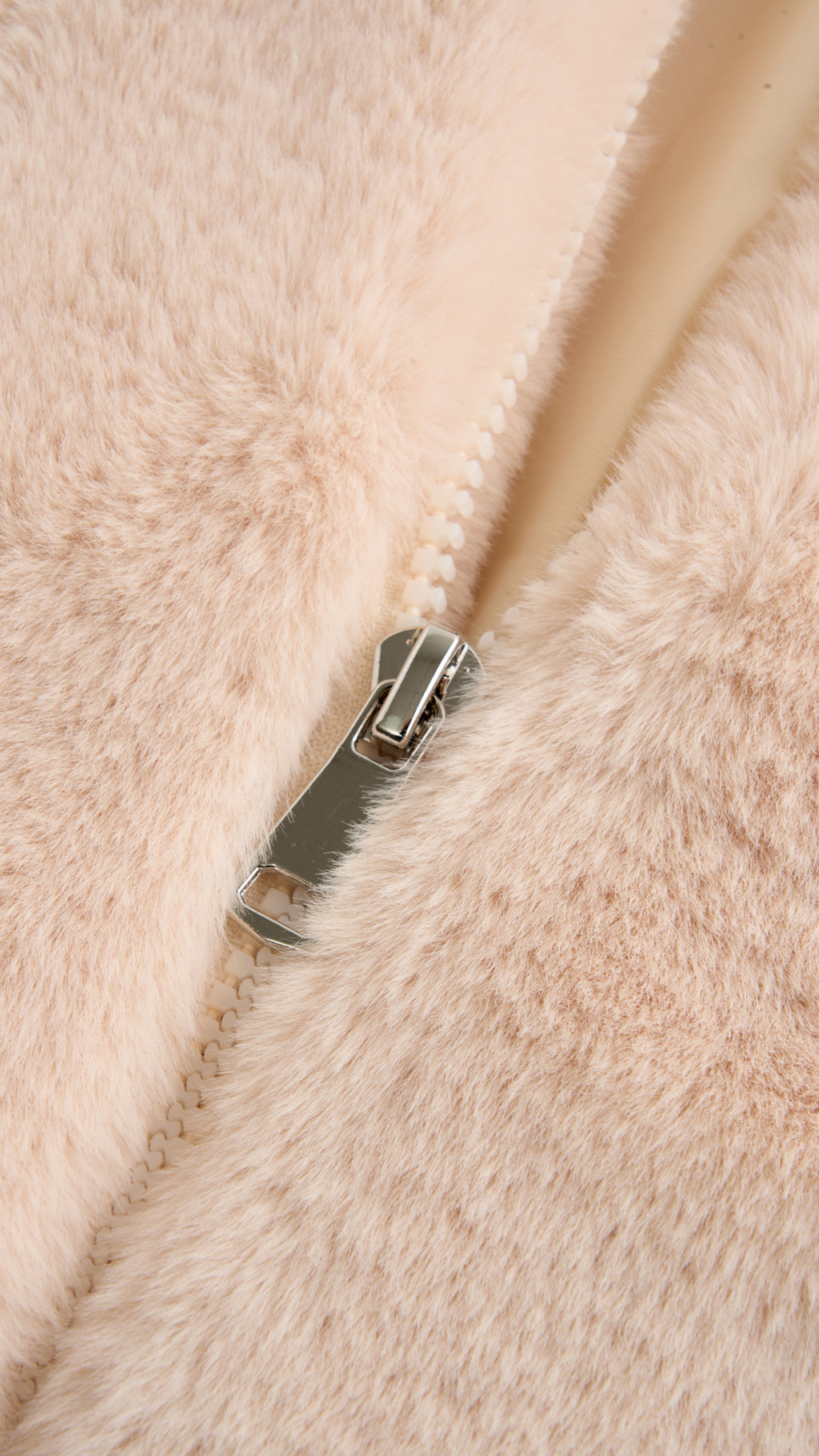 Giacca con cappuccio in peluche sintetica con zip e coulisse