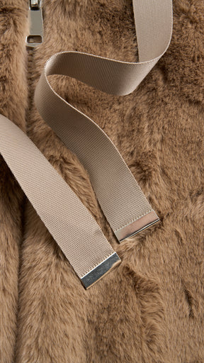 Giacca con cappuccio in peluche sintetica con zip e coulisse