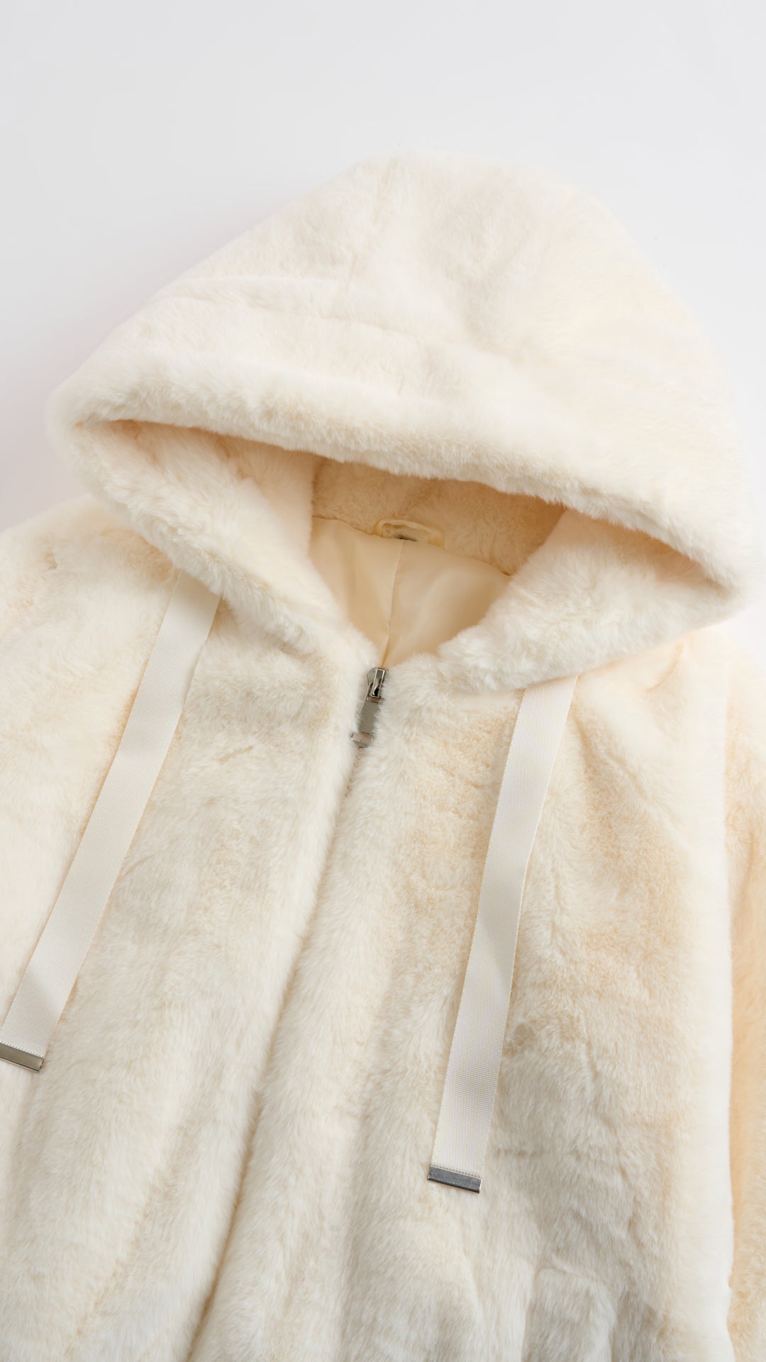 Giacca con cappuccio in peluche sintetica con zip e coulisse