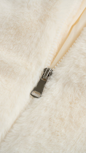 Giacca con cappuccio in peluche sintetica con zip e coulisse