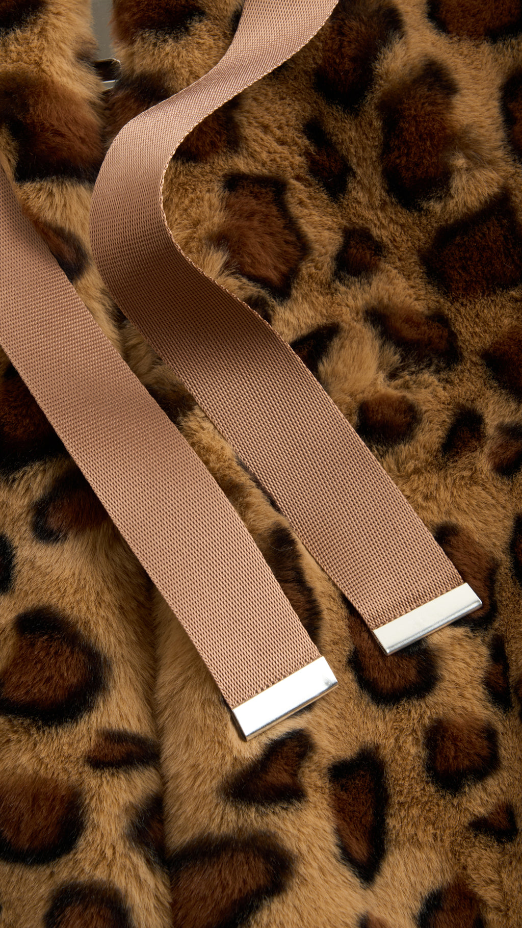 Giacca con cappuccio in peluche sintetica con zip e coulisse