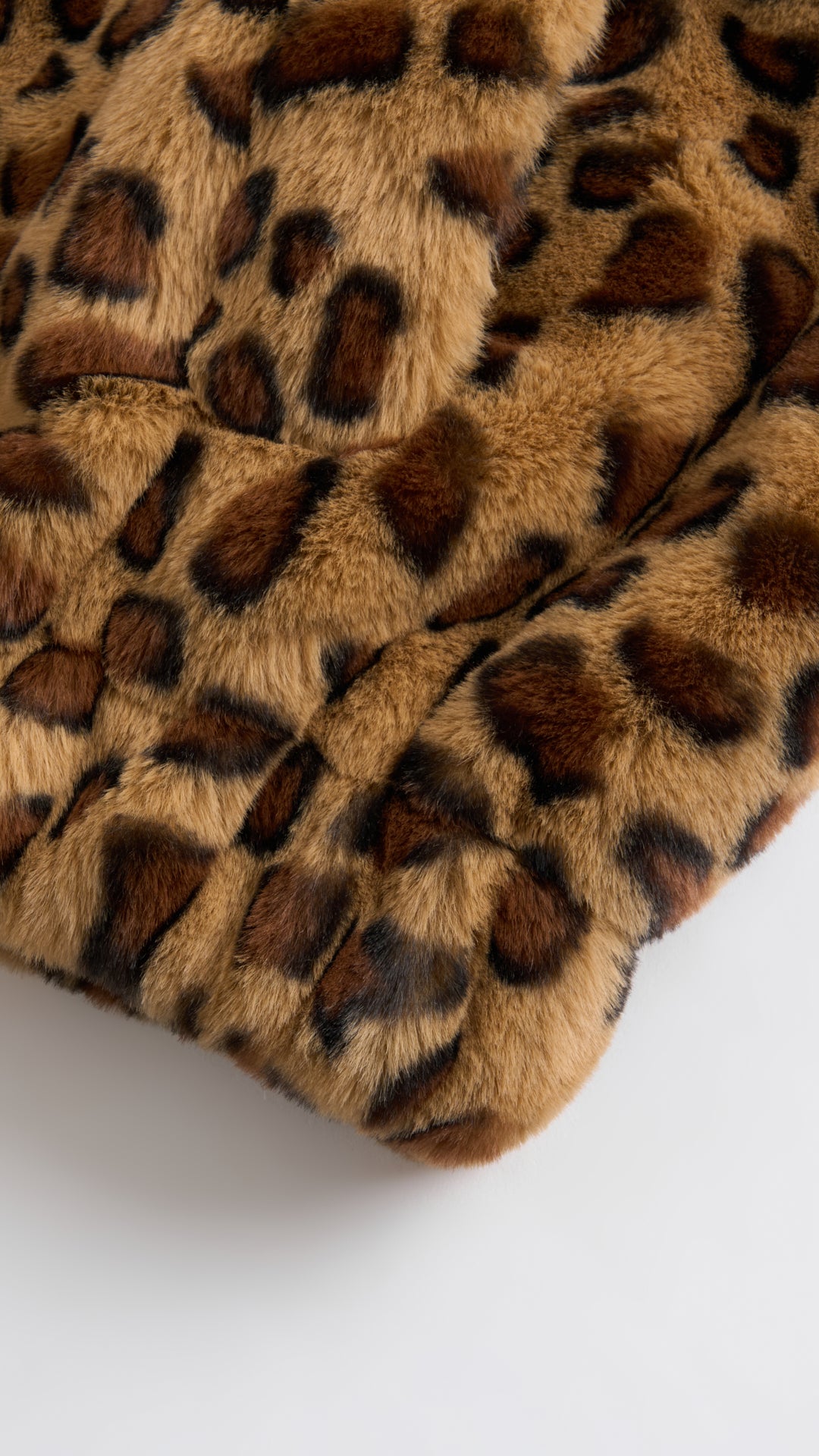 Giacca con cappuccio in peluche sintetica con zip e coulisse