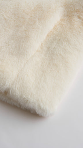 Giacca cropped in pelliccia sintetica con colletto a revers