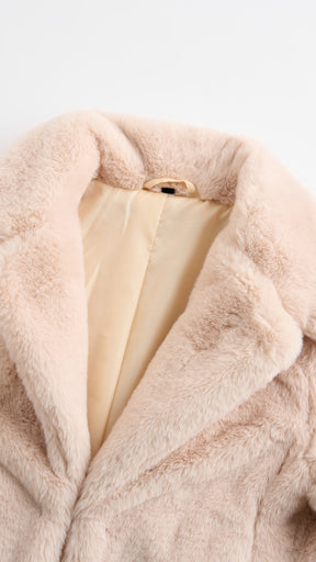 Giacca cropped in pelliccia sintetica con colletto a revers