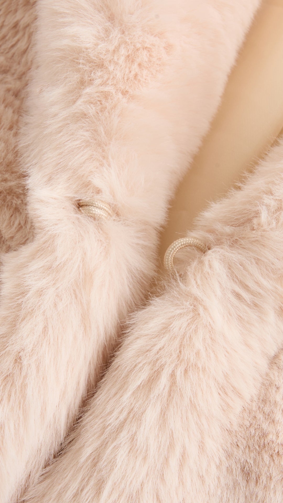 Giacca cropped in pelliccia sintetica con colletto a revers